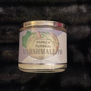 Bath and Body Works 3-Wick Vanilla Pumpkin Marshmallow Candle